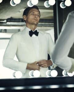 Maatkostuum man gemaakt van Scabal stof