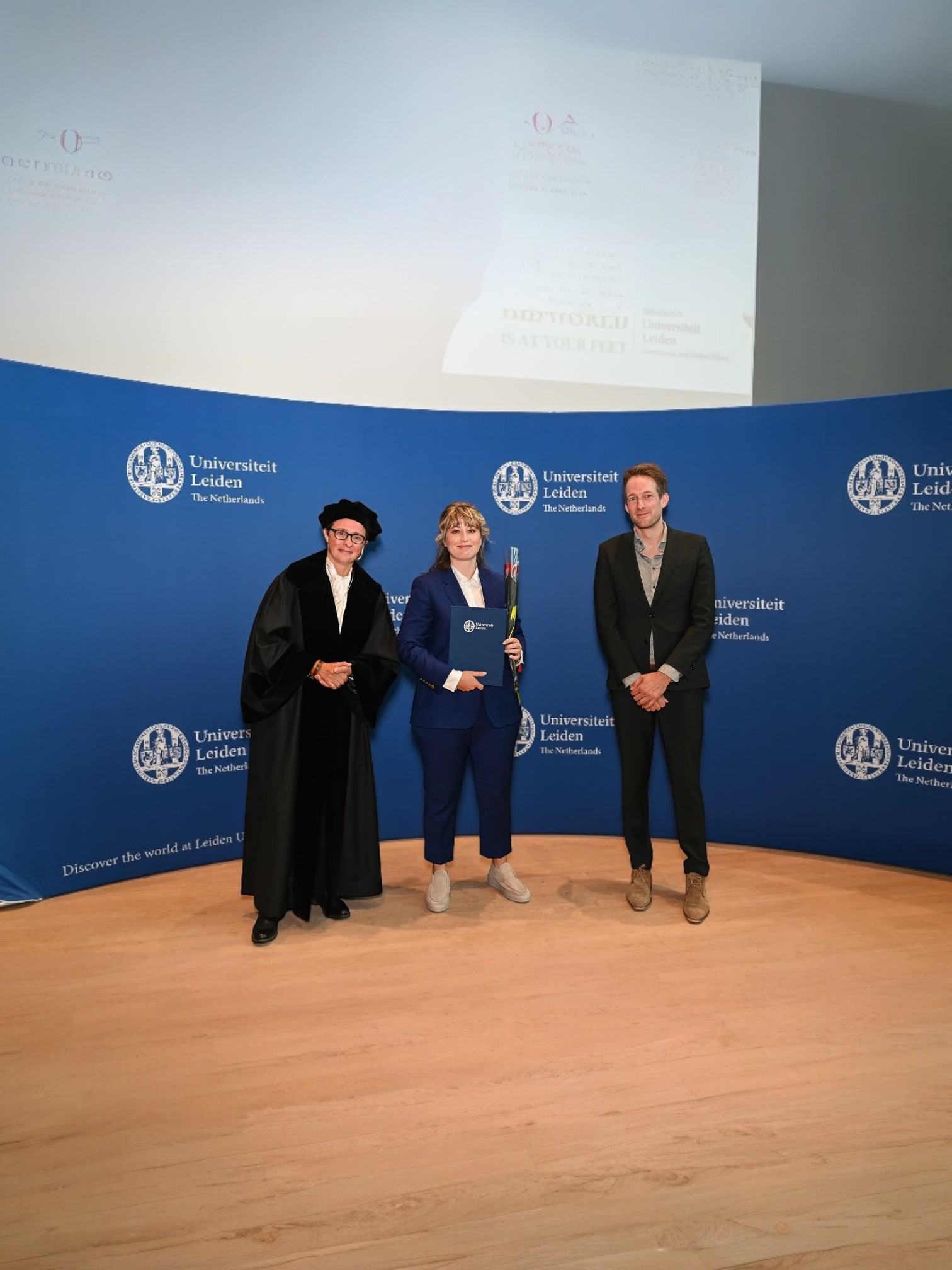 Promoveren in dames maatpak