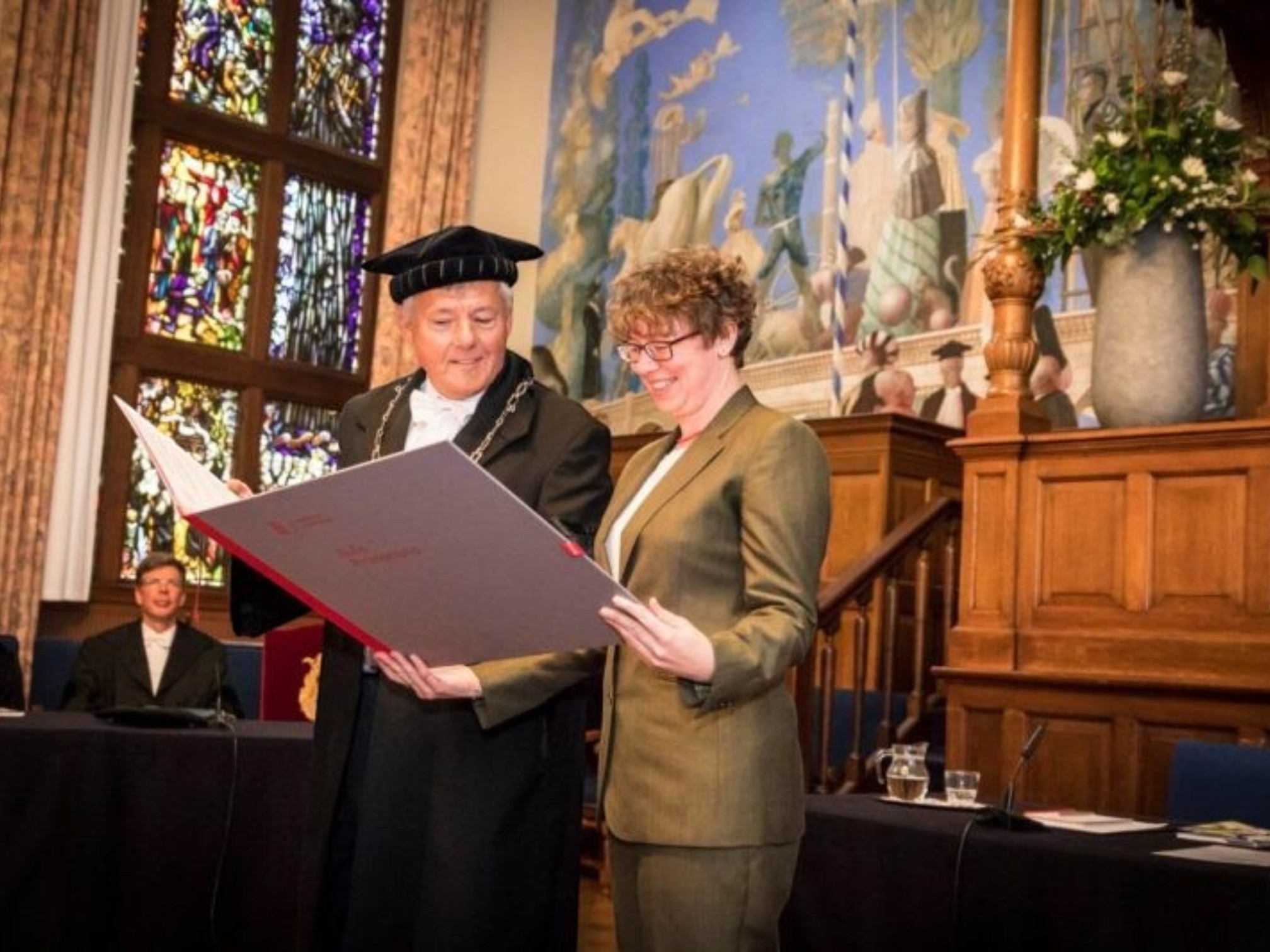 Promoveren in dames maatpak