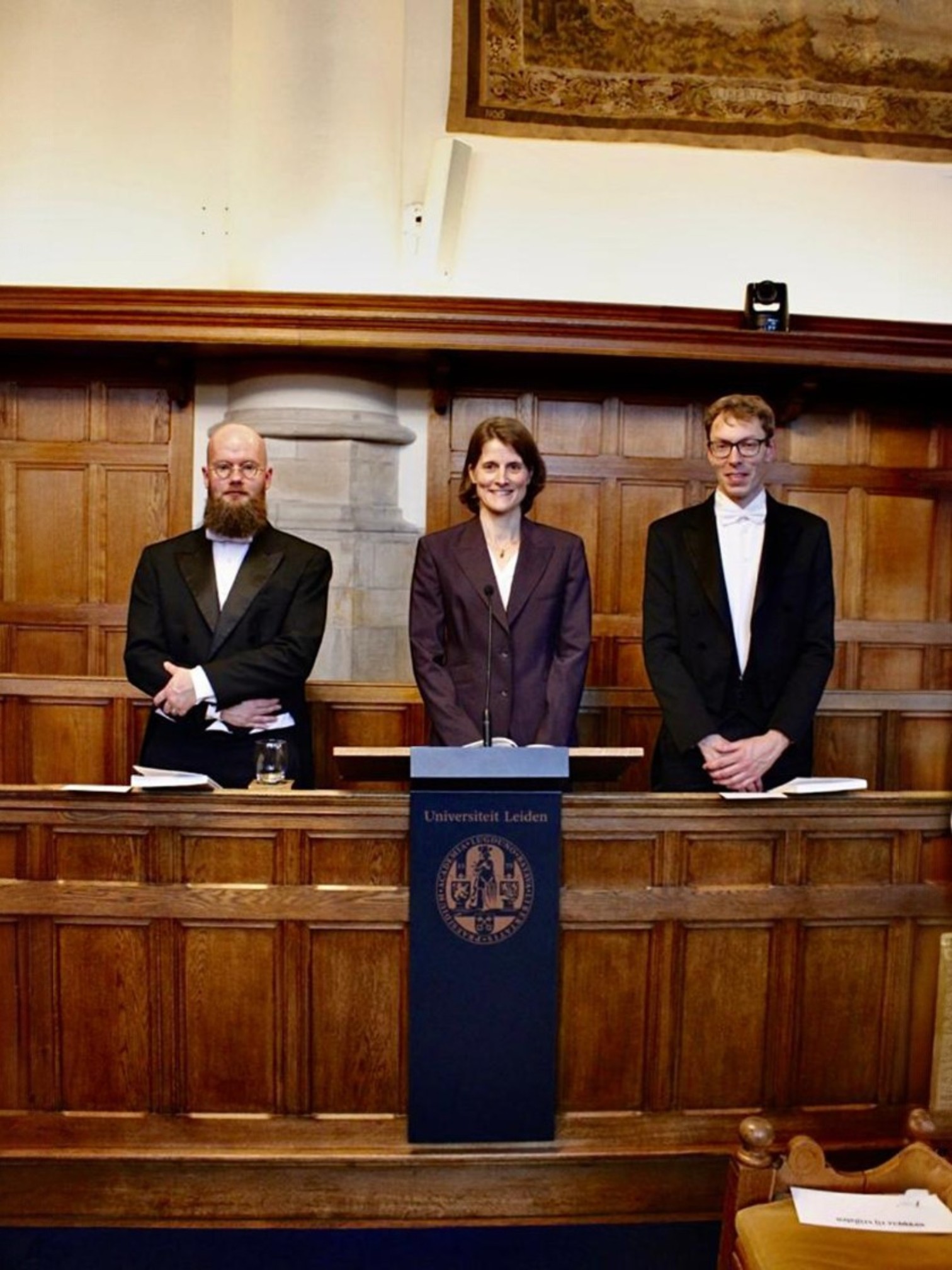 Formeel dames pak promoveren universiteit