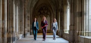 Promoveren in dames maatpak