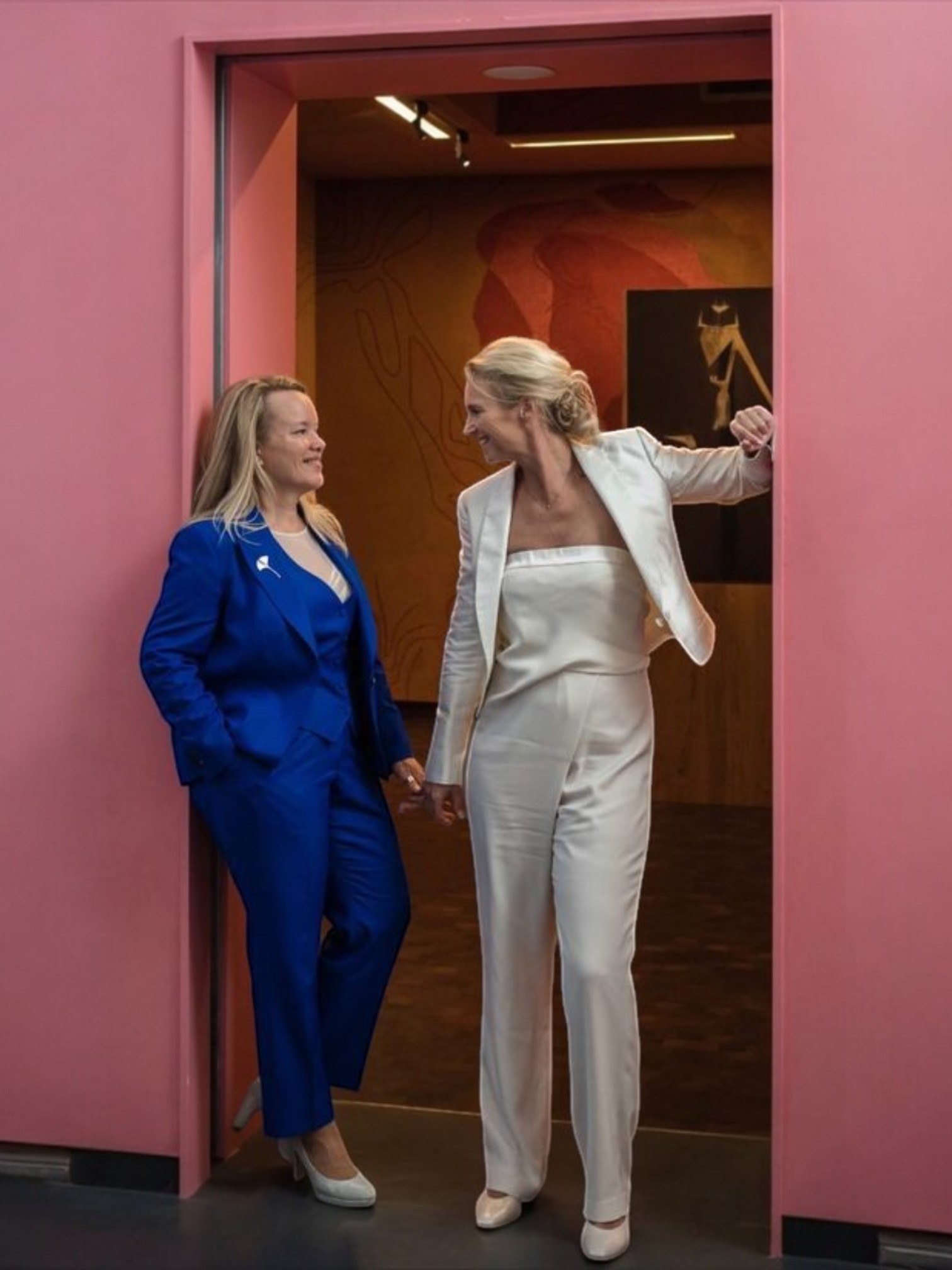 Bruidspakken vrouwen op maat blauw en wit