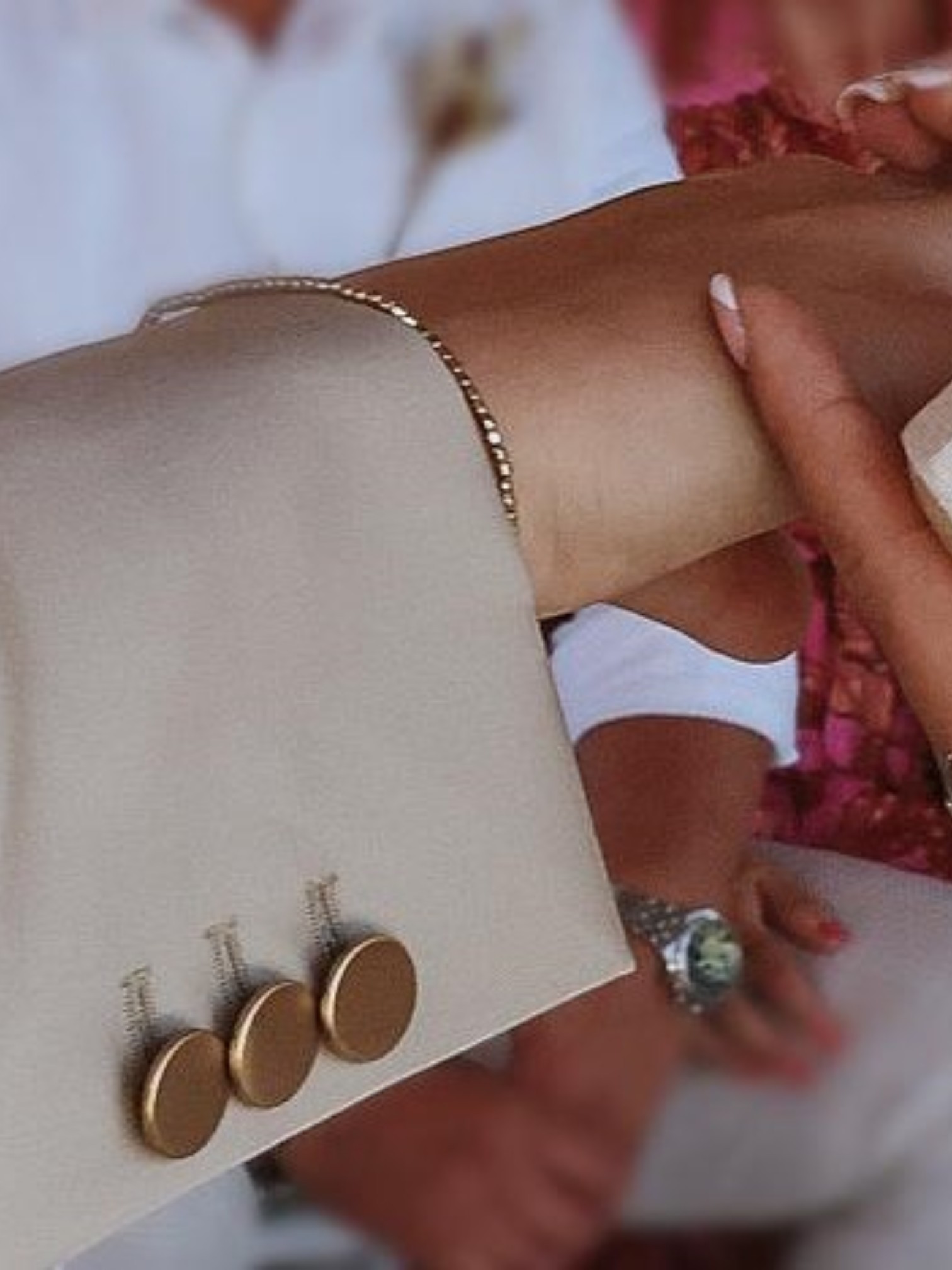 dames trouwpak op maat details