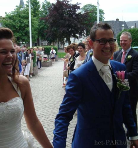 Trouwpak met gilet en maathemd in feestelijk blauw 