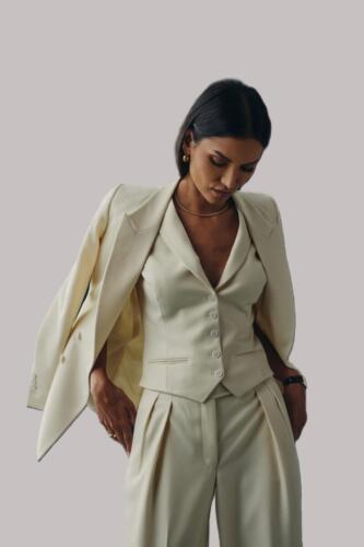 3-delig-dames-maatkostuum-wit-gemaakt-van-Holland-and-Sherry-