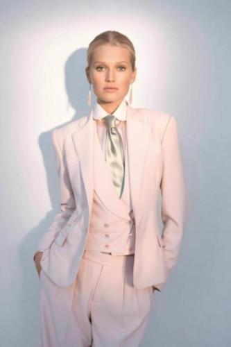 Vrouwelijke smoking roze met gilet 