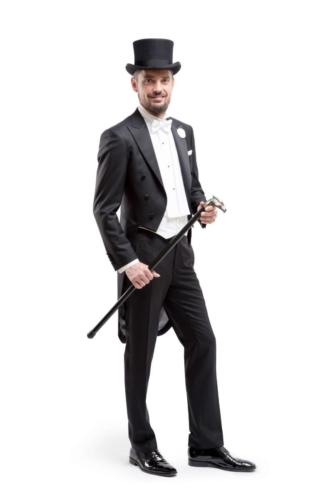 Rokkostuurm op maat gemaakt van zachte zwarte coolwool met hoed