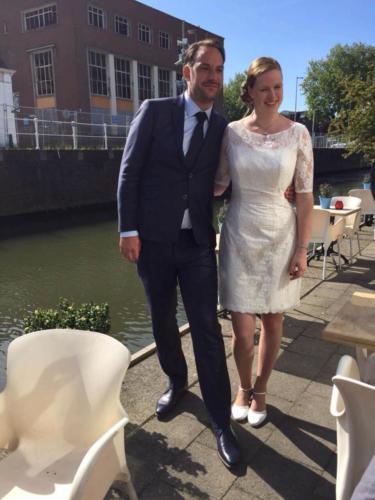 Donkerblauw trouwpak bijpassend maathemd in lichtblauw