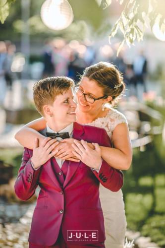 Bordeaux rood vrouwelijk maatpak 3 delig met gilet 