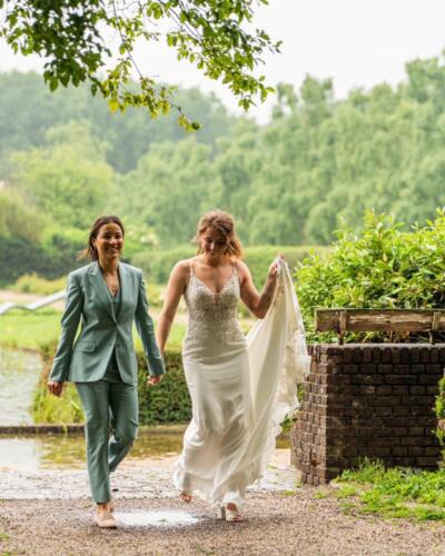 Broekpak-bruid-met-gilet-op-maat-gemaakt