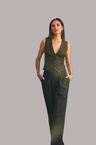 Broekpak-vrouw-met-gilet