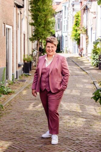 Bruidsbroekpak-met-gilet-in-oud-roze-1