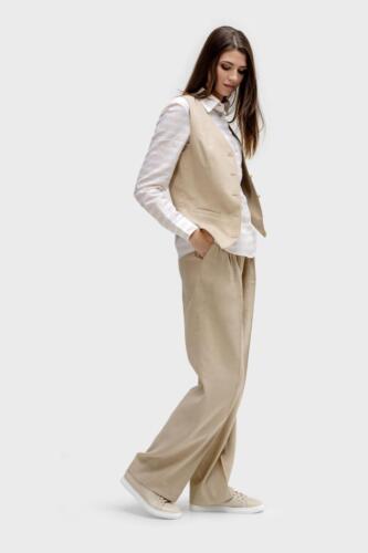 Casual-dames-pak-met-gilet-in-beige-zand