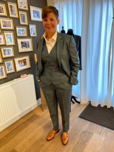 Dames-kostuum-groen-op-maat
