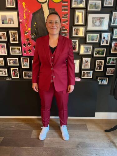 Dames-kostuum-rood-met-gilet