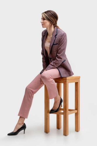 Dames-maatkostuum-roze-met-paardrij-jasje