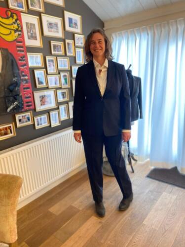 Dames-maatpak-zakelijk-donker-blauw