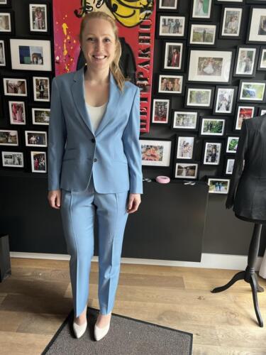 Dames-pak-promoveren-op-maat-gemaakt