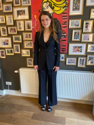 Dames-pak-uitvaart-verzorgers