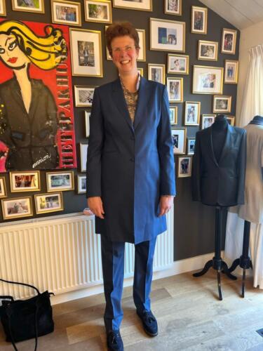 Dames-pak-uitvaartbegeleiders