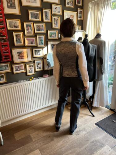 Dames-pak-uitvaartkleding-op-maat