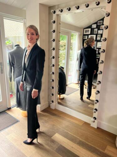 Dames-smoking-voor-promoveren (1)