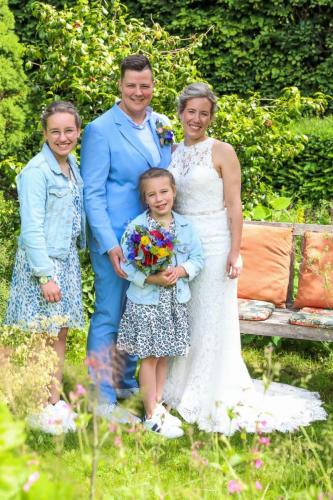 Dames-trouwpak-met-bijpassende-blouse-gemaakt-voor-Silke