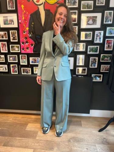 Dames-trouwpak-met-wijde-pijpen-groen