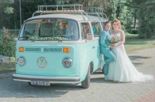 Dames-trouwpak-mint-groen-op-maat-gemaakt