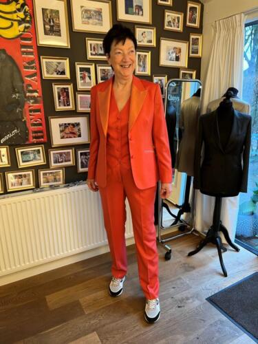 Dames-trouwpak-oranje-