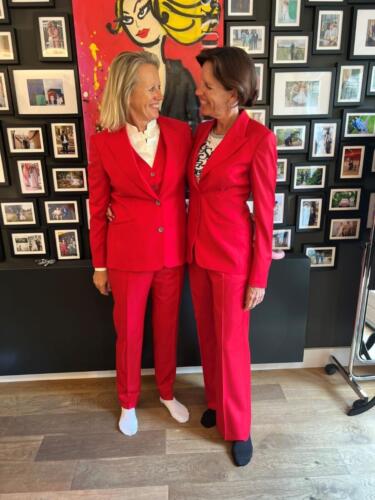 Dames-trouwpakken-in-rood