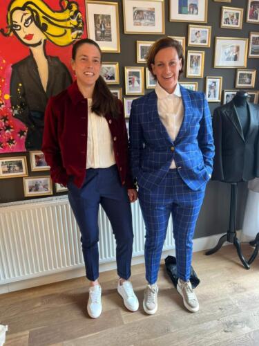 Dames-trouwpakken-op-maat-gemaakt-bomberjasje-en-broek