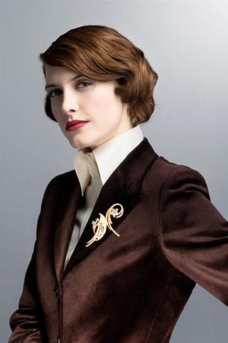 Dames maatcolbert gemaakt van bruin veloers met vrouwelijke pasvorm