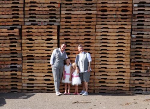 Dames maatkostuums gemaakt met bermuda, gilet en maatblouses voor huwelijk van Silvia  Esther