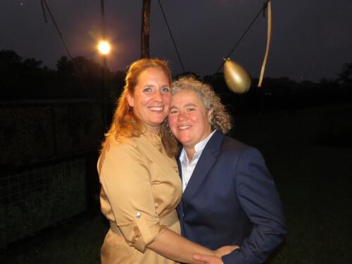 Dames maatpak gemaakt voor huwelijk van Anne