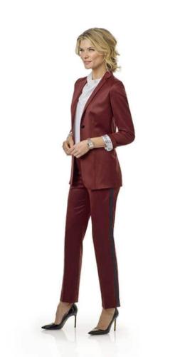 Dames smoking op maat gemaakt van  stof in satijnbinding