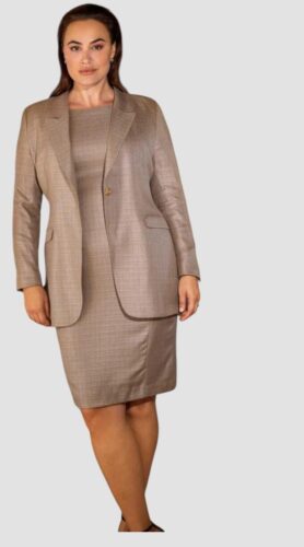 Feestelijke-jurk-met-lang-colbert-moeder-bruid-