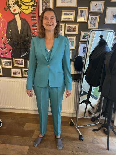 Groen-dames-maatpak-met-gilet