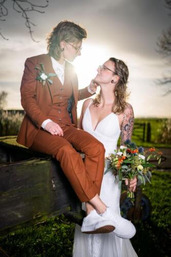 Huwelijks-kostuum-vrouw-met-gilet-bruin