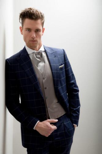 Klassiek-trouwpak-op-maat-in-ruiten-stof