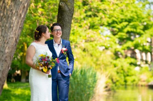 Koningsblauw vrouwelijk maatkostuum  