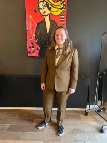 Kostuum-vrouw-promoveren