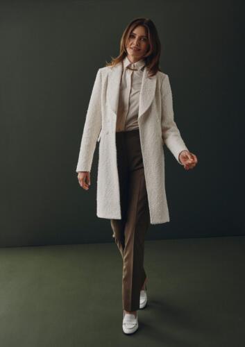 Lang-colbert-op-maat-gemaakt-van-Holland-and-Sherry-stof