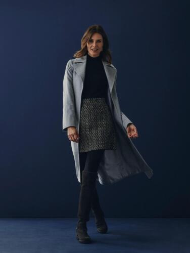 Lang-colbert-vrouw-op-maat-gemaakt-van-HS-stoffen