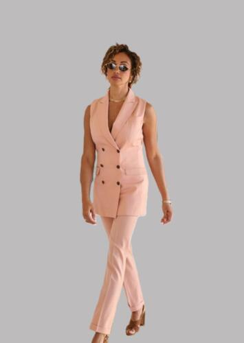 Lang-gilet-met-pantalon-roze-op-maat