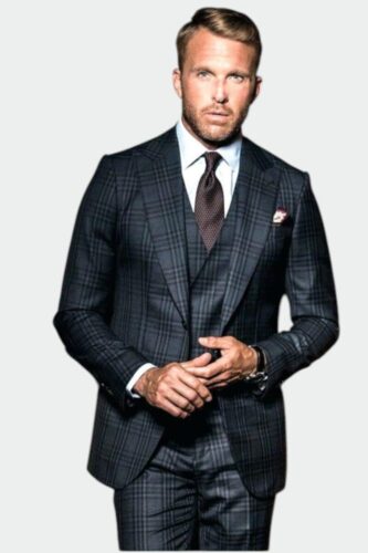 Maatkostuum-met-gilet-gemaakt-in-blauwe-ruit-uit-de-Ariston-collectie