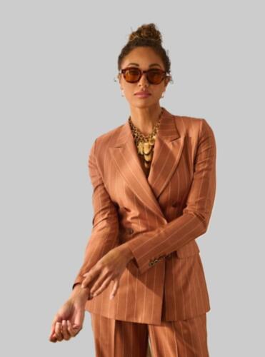 Maatpak-vrouw-gemaakt-van-HS-wol-en-linnen