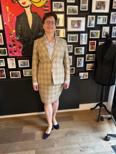 Mantelpak-met-rok-op-maat-gemaakt