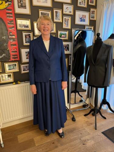 Mantelpak-vrouw-uitvaartkleding