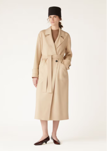 Nette-lange-jas-vrouw-gemaakt-van-Loro-Piana-stof